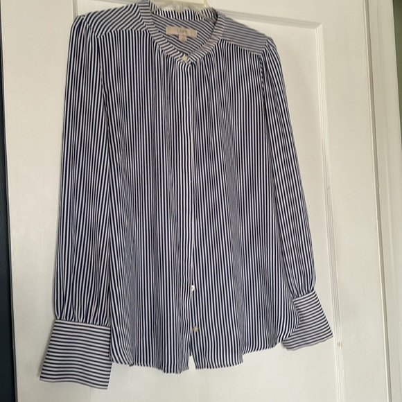 Classy Striped Blouse With Beautiful Details - Picture 5 of 9